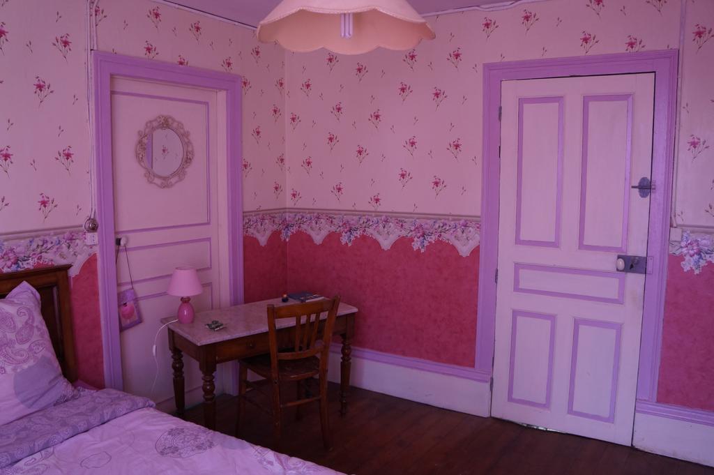 La Grille Fleurie, Chambres D'Hote Chez L'Habitant Arthonnay Exteriér fotografie